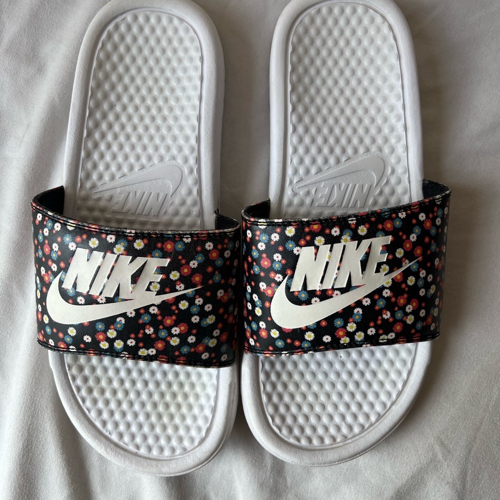 Nike Black and White Slide Sandals with Textured Footbed